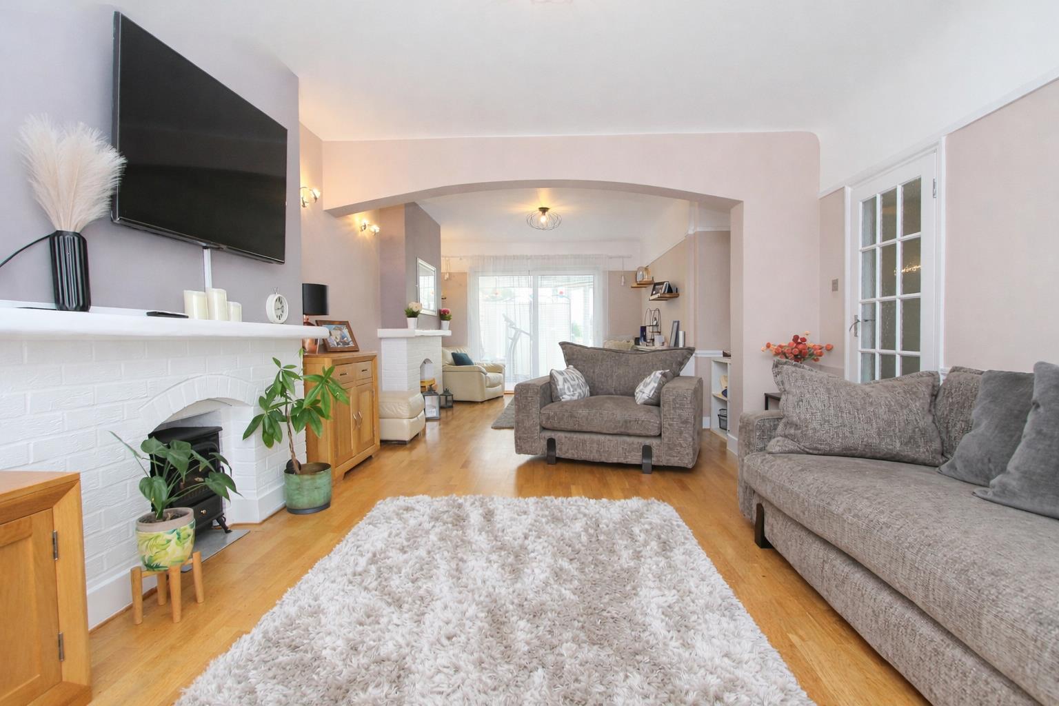 5 bed property in Stanley Park Road, Carshalton